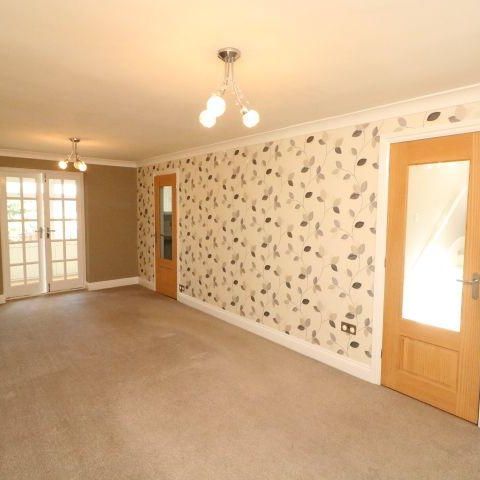 4 bedroom semi-detached house to rent - Photo 1