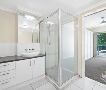 Spacious Two-Bedroom Unit with Oversized Garage in Central Moorooka - Photo 5