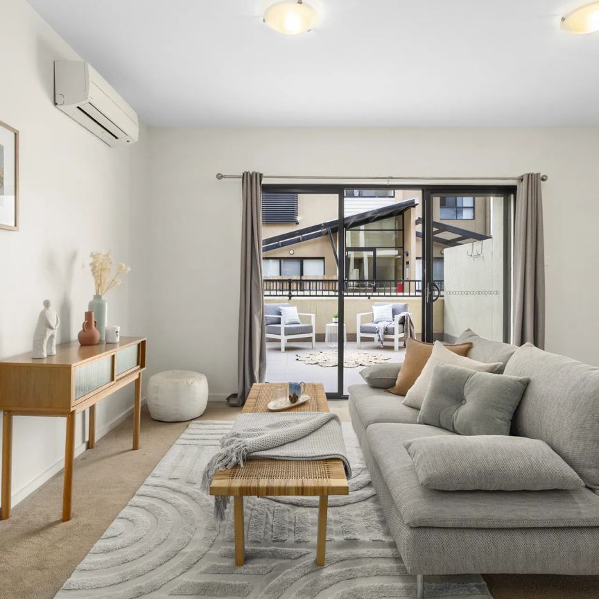 Ideal Position a Stone's Throw to the Town Centre - Photo 1