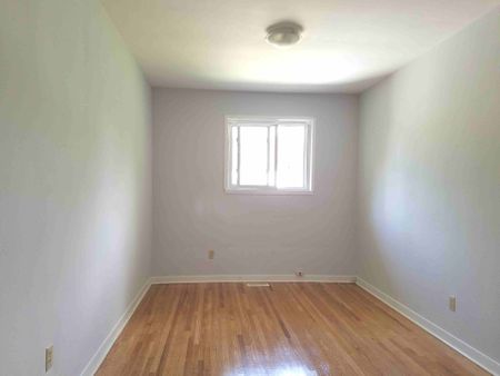 For Lease - 1316 Redbank Crescent, Oakville, Ontario - Photo 3