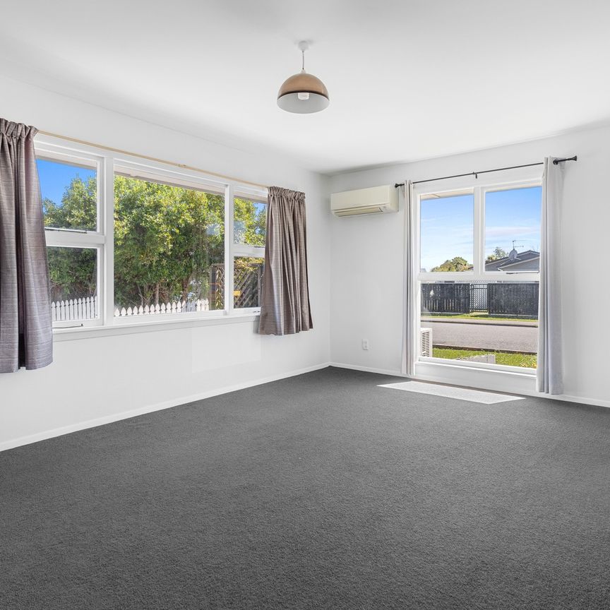 Comfortable 3-Bedroom Home – Lawns Included! Halswell - Photo 1