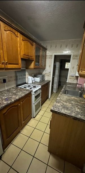 Room in a Shared House, Ash Road, B8 - Photo 1