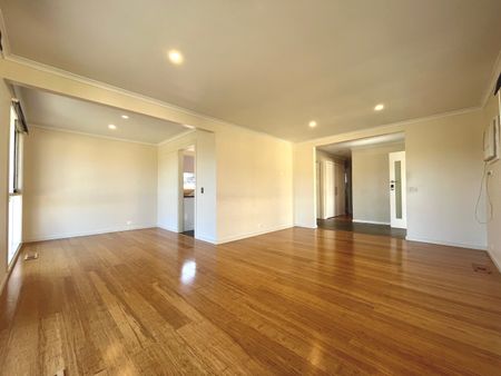 25 Tully Road, Clarinda VIC 3169 - House For Rent | Domain - Photo 2