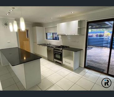 Spacious Family Home - Photo 3