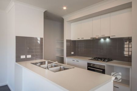 FOUR BEDROOMS AND DOUBLE GARAGE IN A GREAT LOCATION - Photo 4