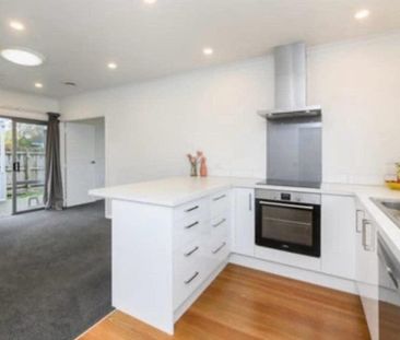 Feilding Flair - Chic, Updated Home with ... - Photo 6