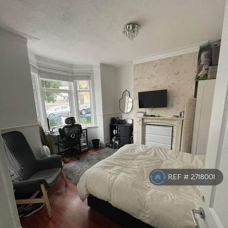 4 bedroom terraced house to rent - Photo 4