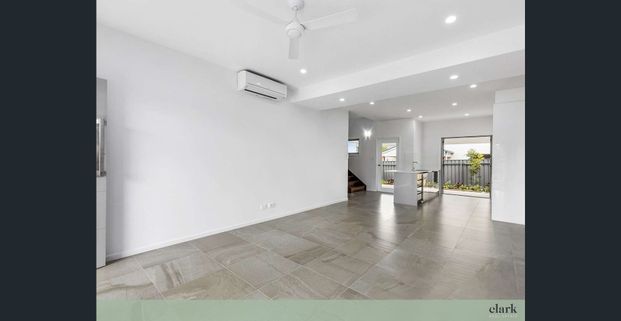 Large Modern Townhouse in Great Central Position! - Photo 1