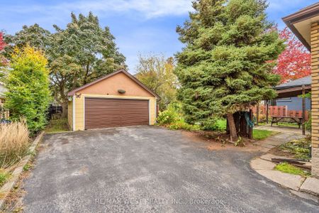 For Lease - 90 Napier Street, Vaughan, Ontario - Photo 2