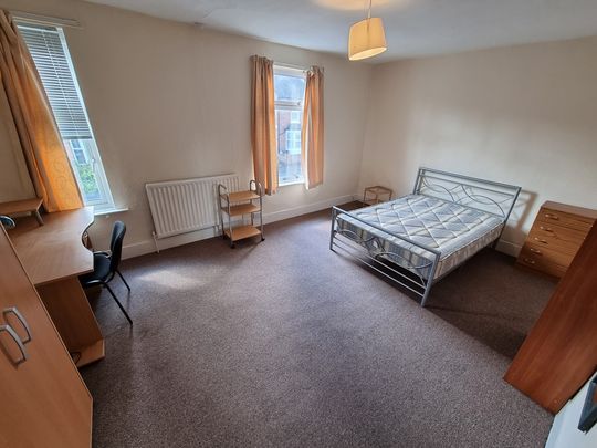 5 Bed Student Accommodation - Photo 1