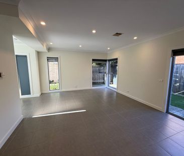 CONVENIENT LIFESTYLE LOCATION - Photo 2