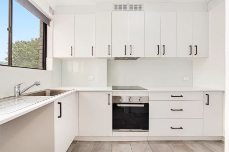 Apartment with 2 bedrooms, 1 bathroom & parking for 1 car - Photo 4