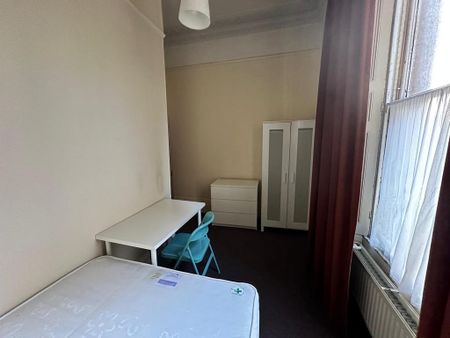 5 bedroom flat to rent - Photo 4