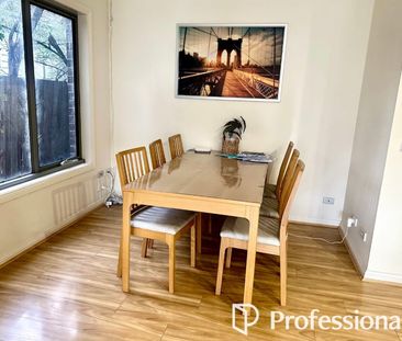 Fully Furnished Ensuite Room with All Bills Included - Photo 2