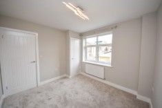 3 bed House - Terraced for Rent - Photo 2