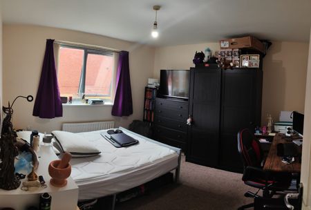 Room in a Shared House, Falconwood Way, M11 - Photo 5