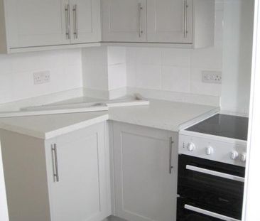 2 bedroom semi-detached house to rent - Photo 6