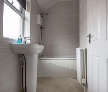 3 bedroom terraced house to rent - Photo 6