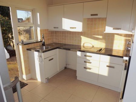 2 bedroom detached bungalow to rent - Photo 4