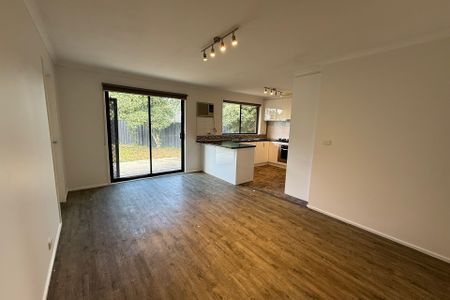 8 Greenhill Rise, Hampton Park VIC - Photo 2