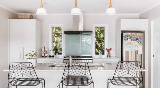 A sunny spacious 3 bedroom home - Photo 1