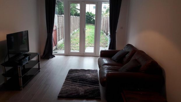 2 bedroom terraced house to rent - Photo 1