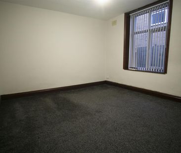 1 Bed Flat to Let on Victoria Road, Fulwood - Photo 2