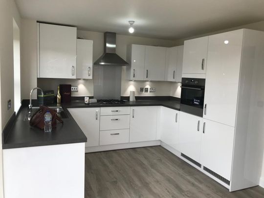 4 Bed Detached House, Fieldfare Way, CV4 - Photo 1