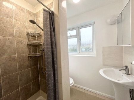 Mawney Road, Romford , RM7 8DS, Property for rent - Photo 5