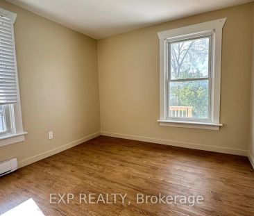 22 CHARLOTTE STREET - Photo 3