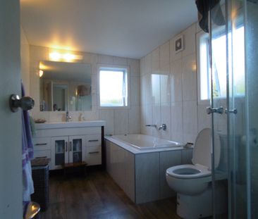 Bright and airy family home - Photo 1