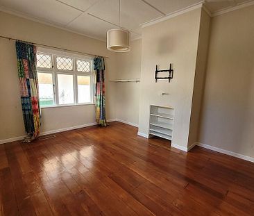 Central Hutt - 3 Big Double Bedrooms - Photo 1