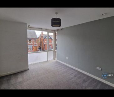 4 bedroom semi-detached house to rent - Photo 2