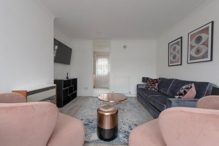 3 bedroom serviced apartment to rent - Photo 4