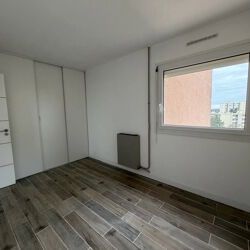 Location Appartement 4 pièces 94 m2 à Salon-de-Provence - Photo 1