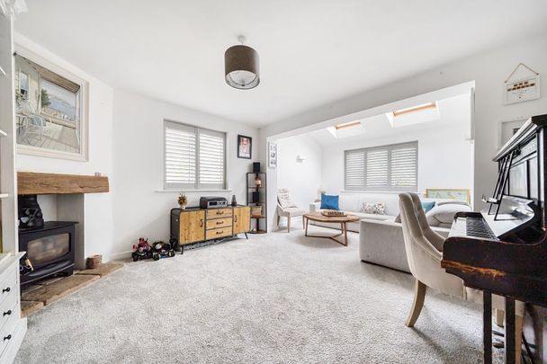 4 bedroom semi-detached house to rent - Photo 1