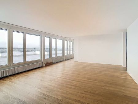 EXCEPTIONNEL ! 5,5 PCES DE 156 M² EN ATTIQUE ! - Foto 2