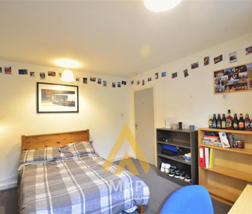 8 bedroom detached house to rent - Photo 3