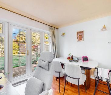 3 bedroom flat to rent - Photo 5