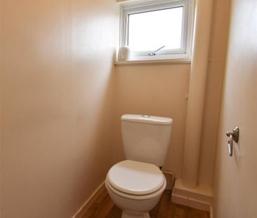 2 bedroom end of terrace house to rent - Photo 4