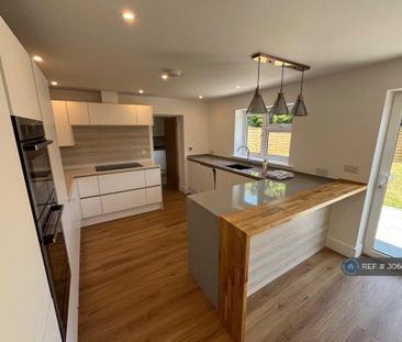 4 bedroom detached house to rent - Photo 6