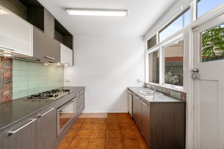 586 Spencer Street, - Photo 5