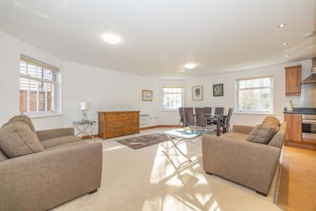 2 bedroom flat to rent - Photo 4