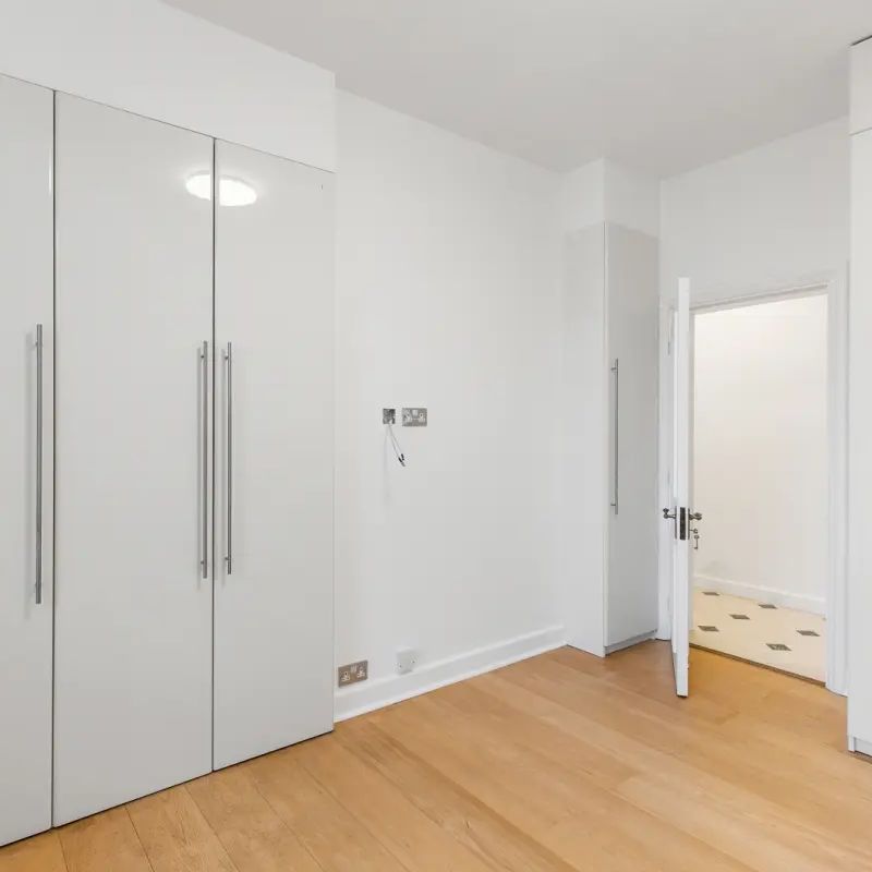 4 bedroom flat in Warwick Gardens - Photo 1