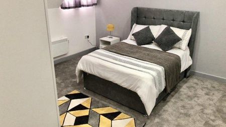 12 bedroom flat to rent - Photo 4