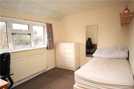 4 bedroom semi-detached house to rent - Photo 4