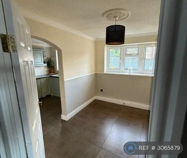 3 bedroom semi-detached house to rent - Photo 3