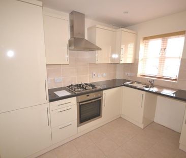 3 bedroom semi-detached house to rent - Photo 2