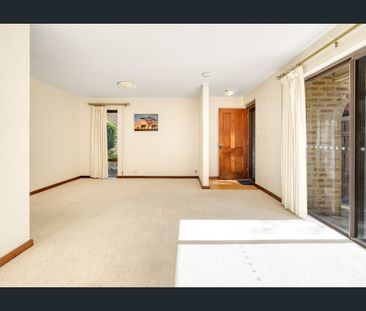 LOW MAINTENANCE TOWNHOUSE IN GREAT LOCATION! - Photo 4