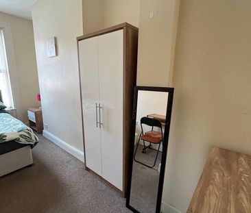 Tates Avenue, Room 5, All Bills Included (Room3), Belfast, BT9 7BY - Photo 2